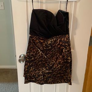 Strapless dress with leopard print